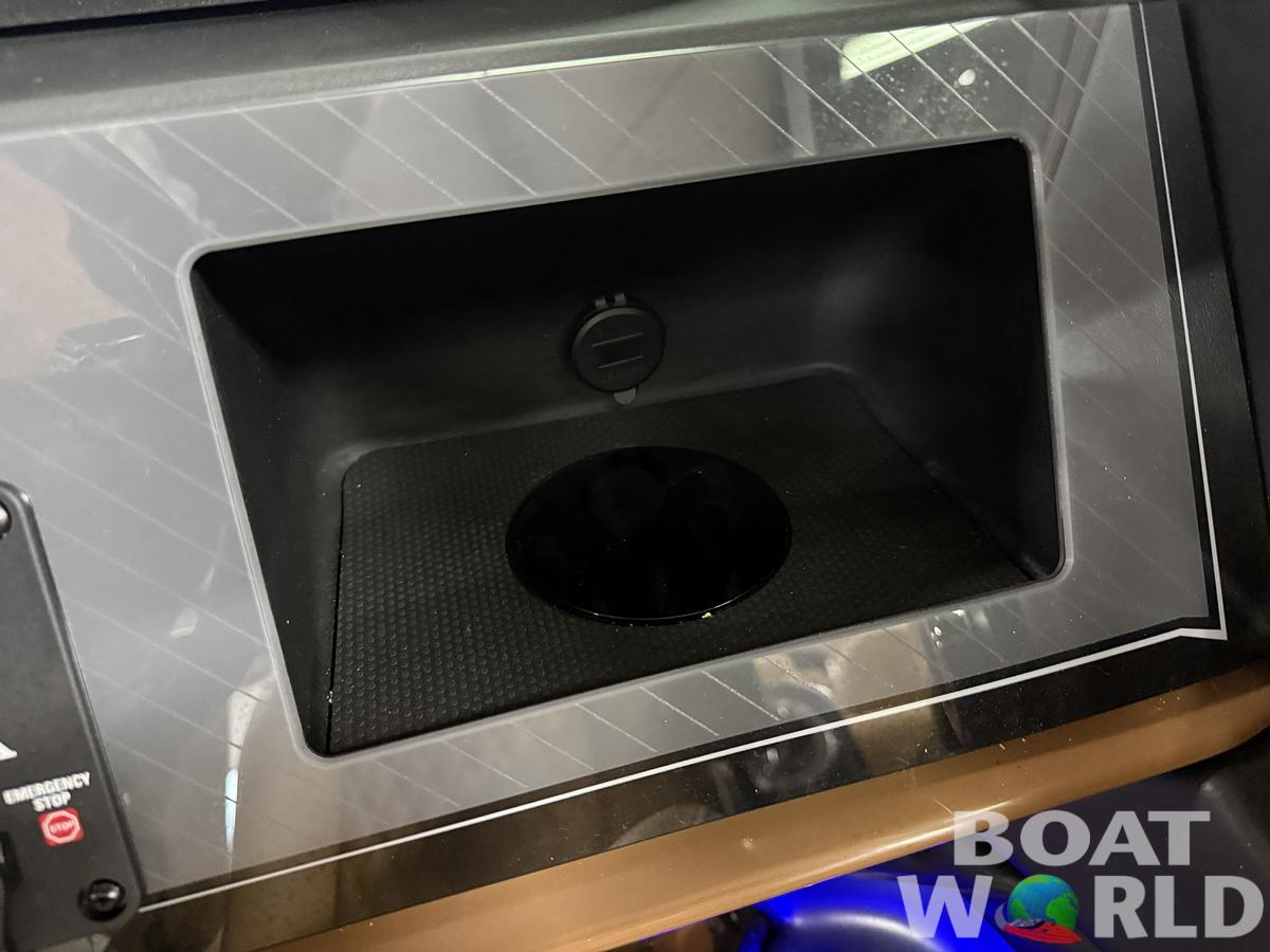 2025 Tahoe Pontoons Cascade 2385 Quad Lounge Shift Windshield Tritoon & 225HP 4-Stroke EFI