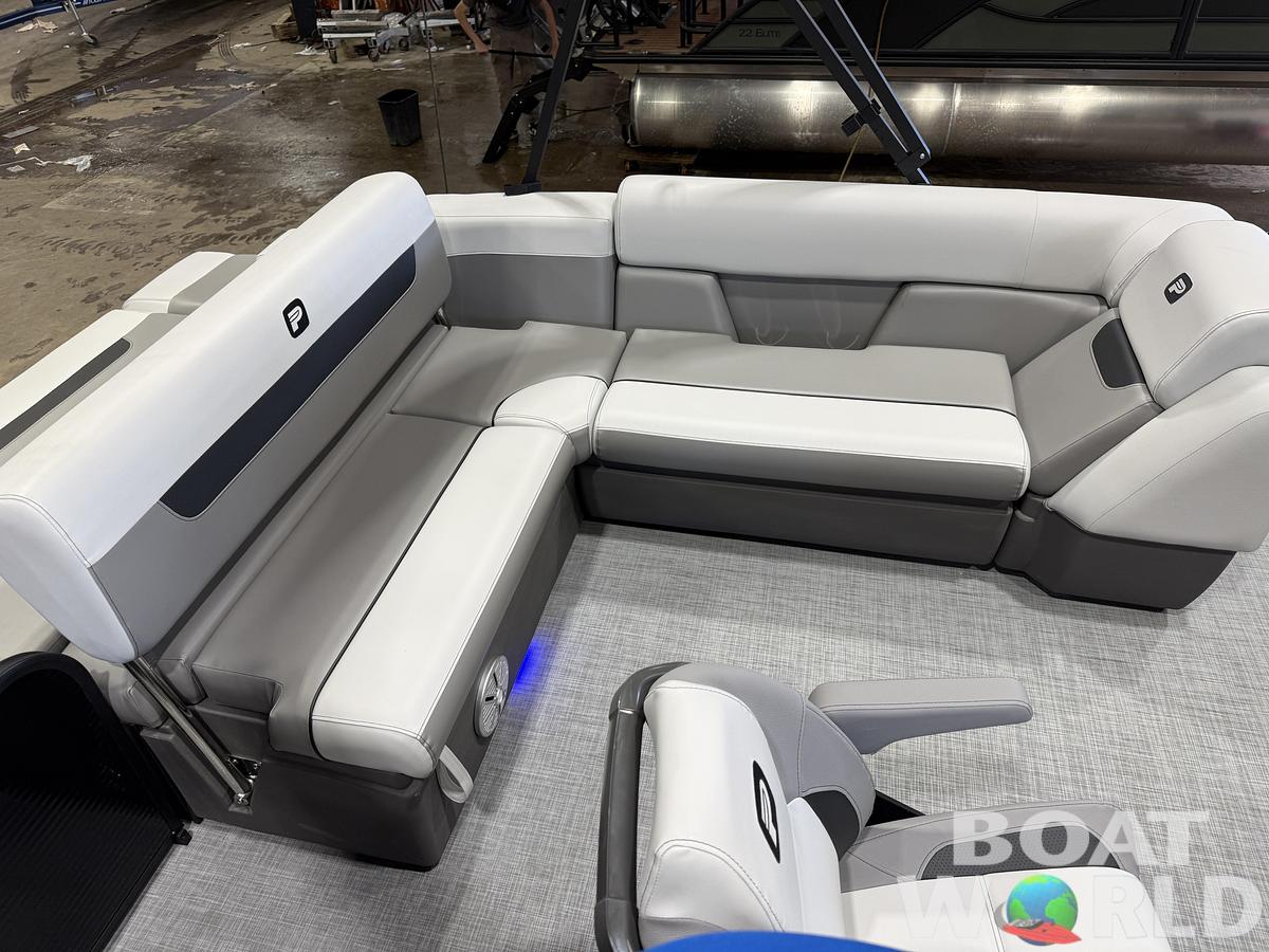 2026 Princecraft Vectra 21 RL Swingback Lounge $31995