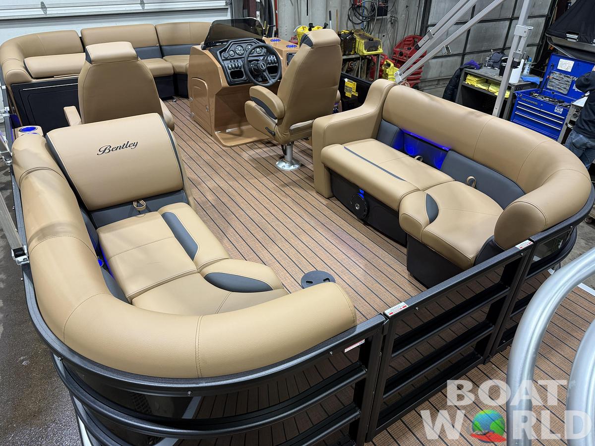 2026 Bentley Pontoons Legacy 200 Navigator Quad Lounge $39995