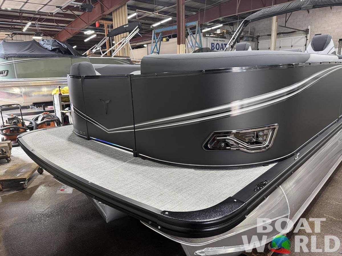 2027 Tahoe LTZ 300HP QLS 2585 Tritoon $71,995