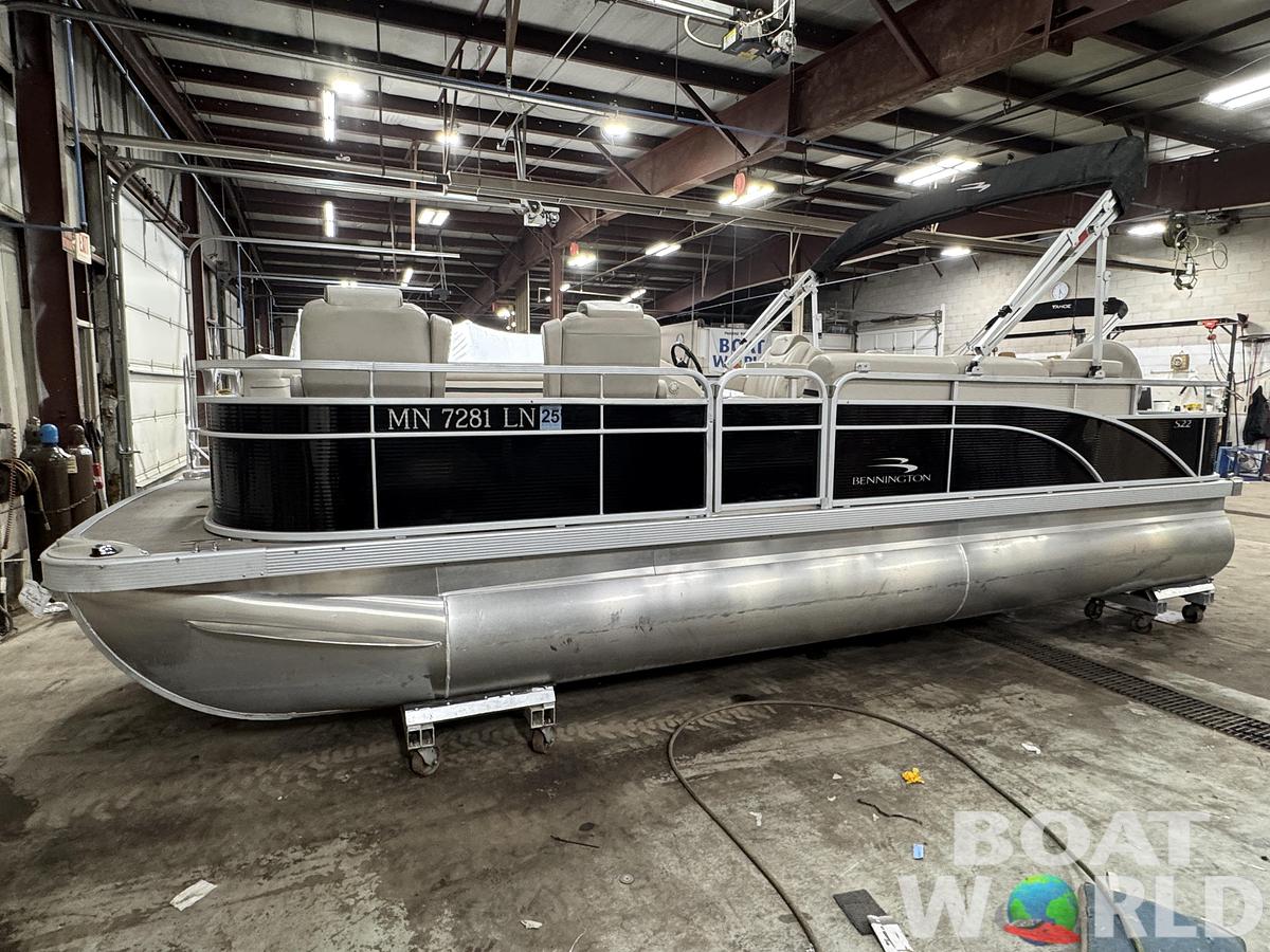 Used 2017 Bennington  22 SS Pontoon with 90HP Yamaha Fourstroke EFI