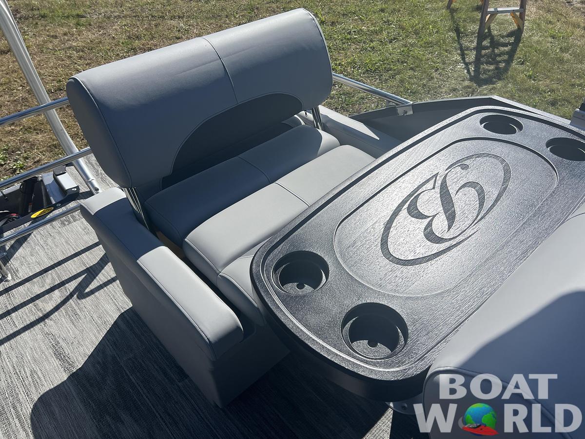 2026 Bentley Pontoons Legacy 220 QSB Swingback