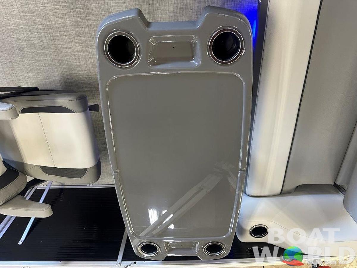 2025 Princecraft Vectra 21 RL SS Swingback Pontoon & Mercury 4-Stroke EFI