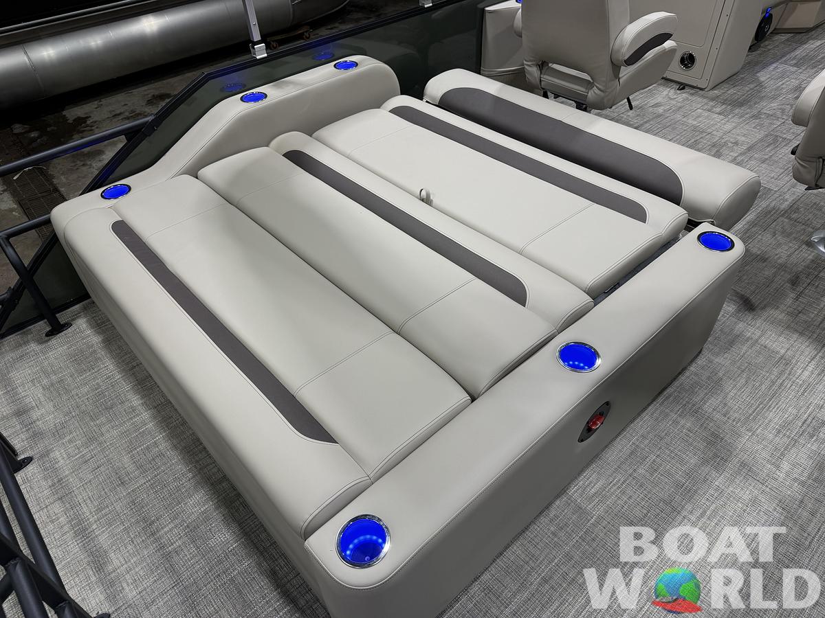 2026 Bentley Pontoons Legacy 220 Swingback
