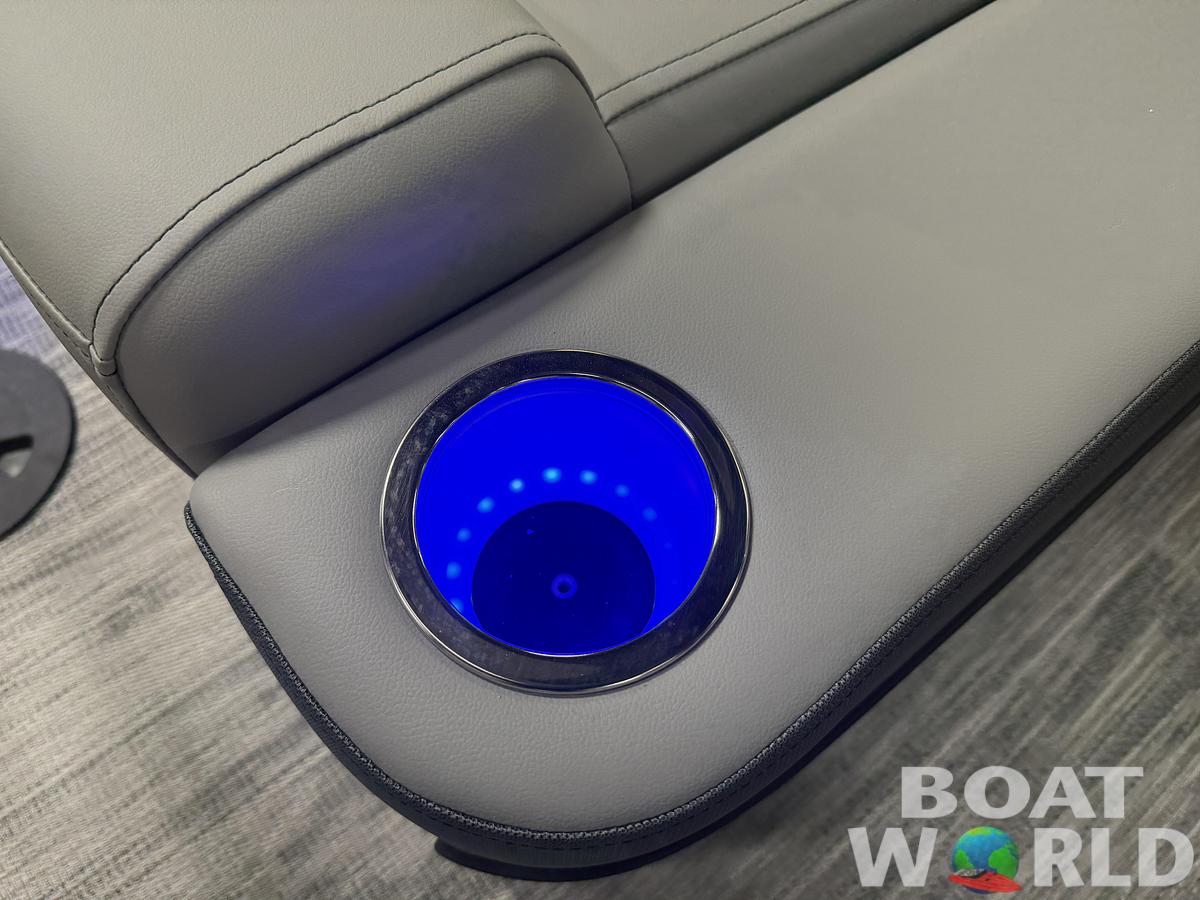 2026 Bentley Pontoons Elite 223 Swingback Tritoon