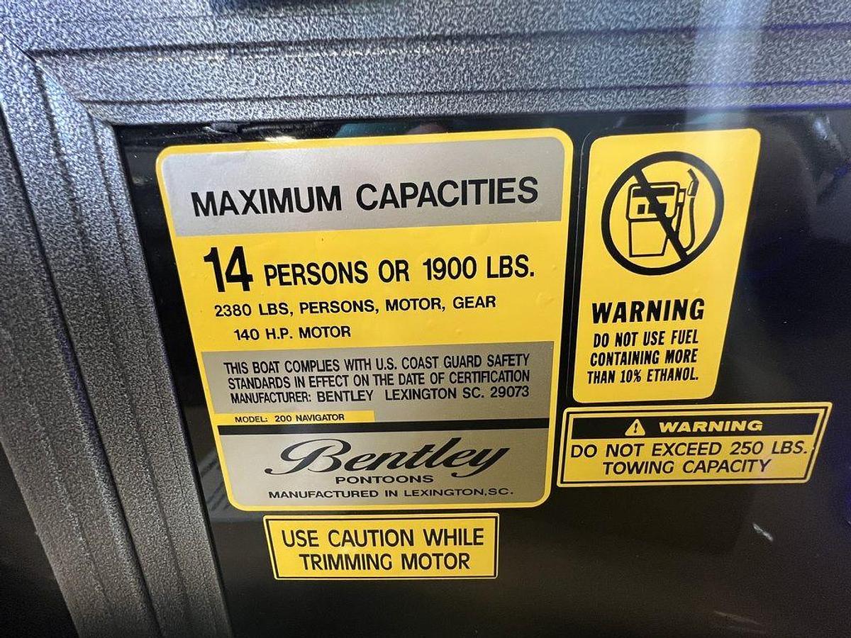 2024 Bentley Pontoons Legacy 200 Navigator Quad Lounge & Honda 4-Stroke EFI