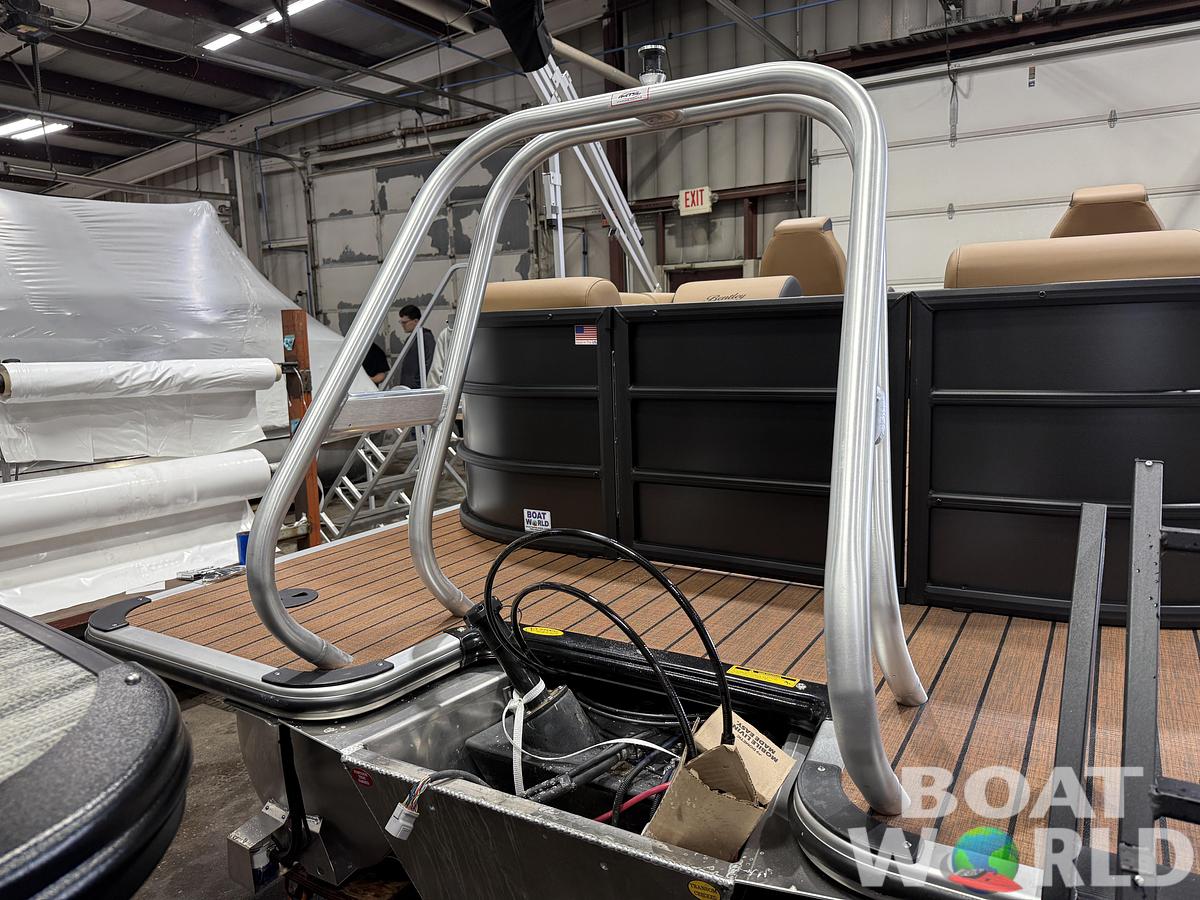 2026 Bentley Legacy 300HP Navigator Quad Lounge Tritoon $67995