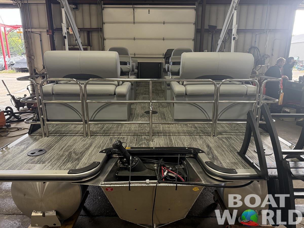 2026 Bentley Pontoons Legacy 220 QSB Swingback & 4-Stroke EFI