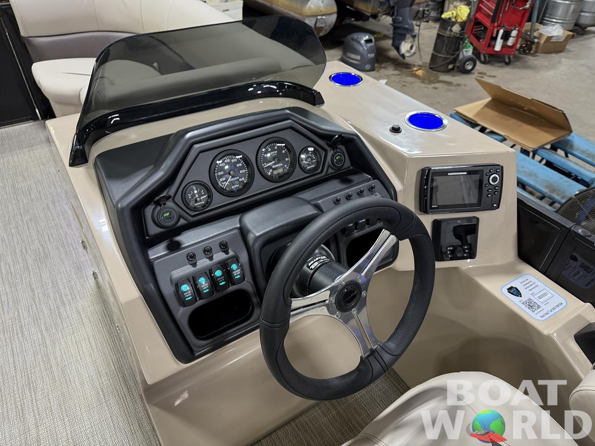 2025 Bentley Pontoons Legacy 223 Swingback Tritoon & Honda 4-Stroke EFI