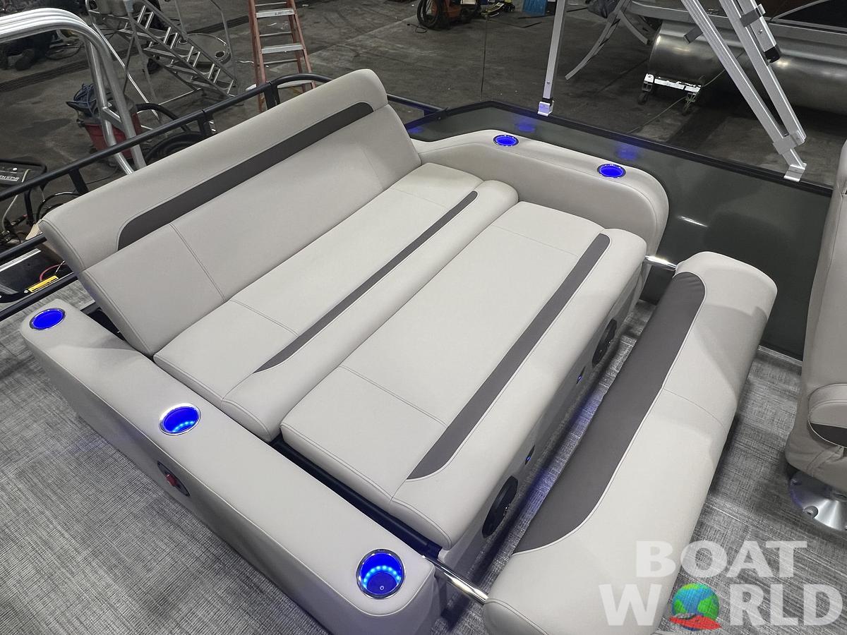 2026 Bentley Pontoons Legacy 223 Swingback Tritoon