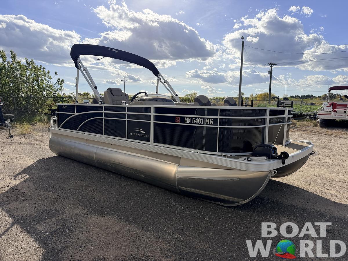 Used 2023 Bennington S20 F & 70HP Suzuki 4Stroke -$27,995