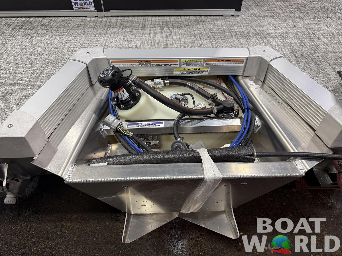 2026 Tahoe Sport Rear Fish 2180 & 4-Stroke $31995