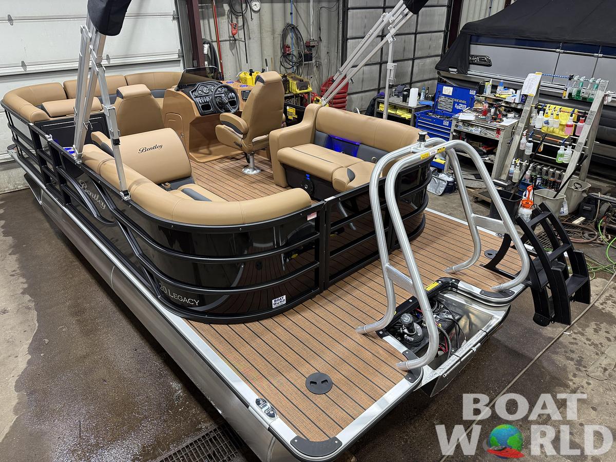 2026 Bentley Pontoons Legacy 200 Navigator Quad Lounge $39995