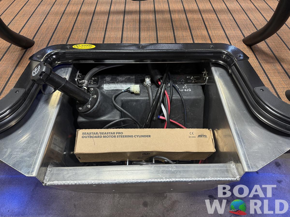 2026 Bentley Pontoons Elite 253 Admiral Quad Lounge Tritoon & 4-Stroke EFI