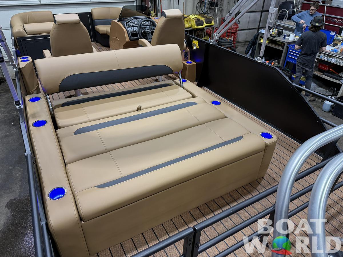 2026 Bentley Pontoons Legacy 220 Swingback 