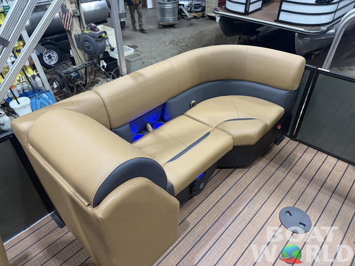 2026 Bentley Pontoons Legacy 220 Navigator DL Quad Lounge 
