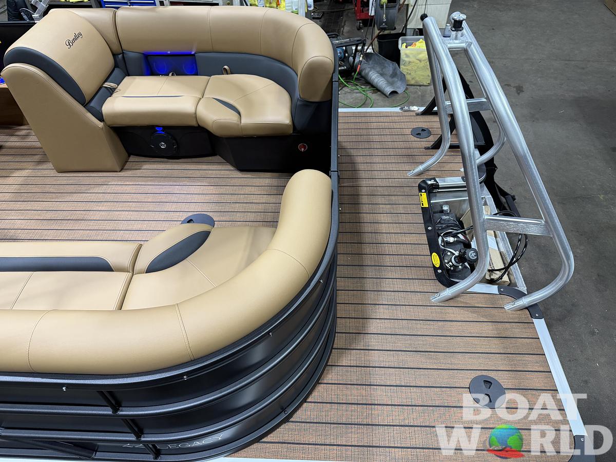 2026 Bentley Pontoons Legacy 223 Navigator DL Quad Lounge Tritoon 