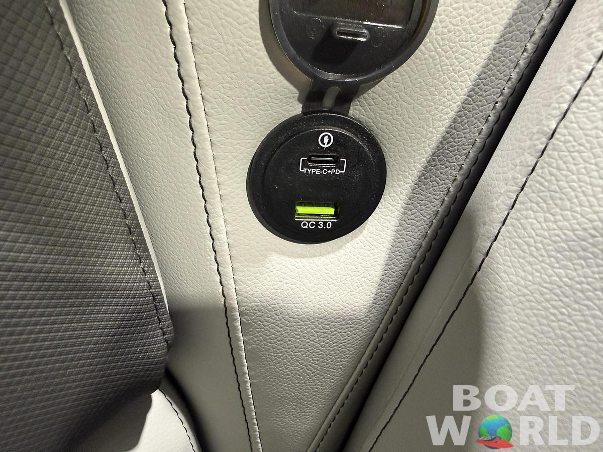 2026 Tahoe Sport VRB 2385 Swingback & 4-Stroke $34995