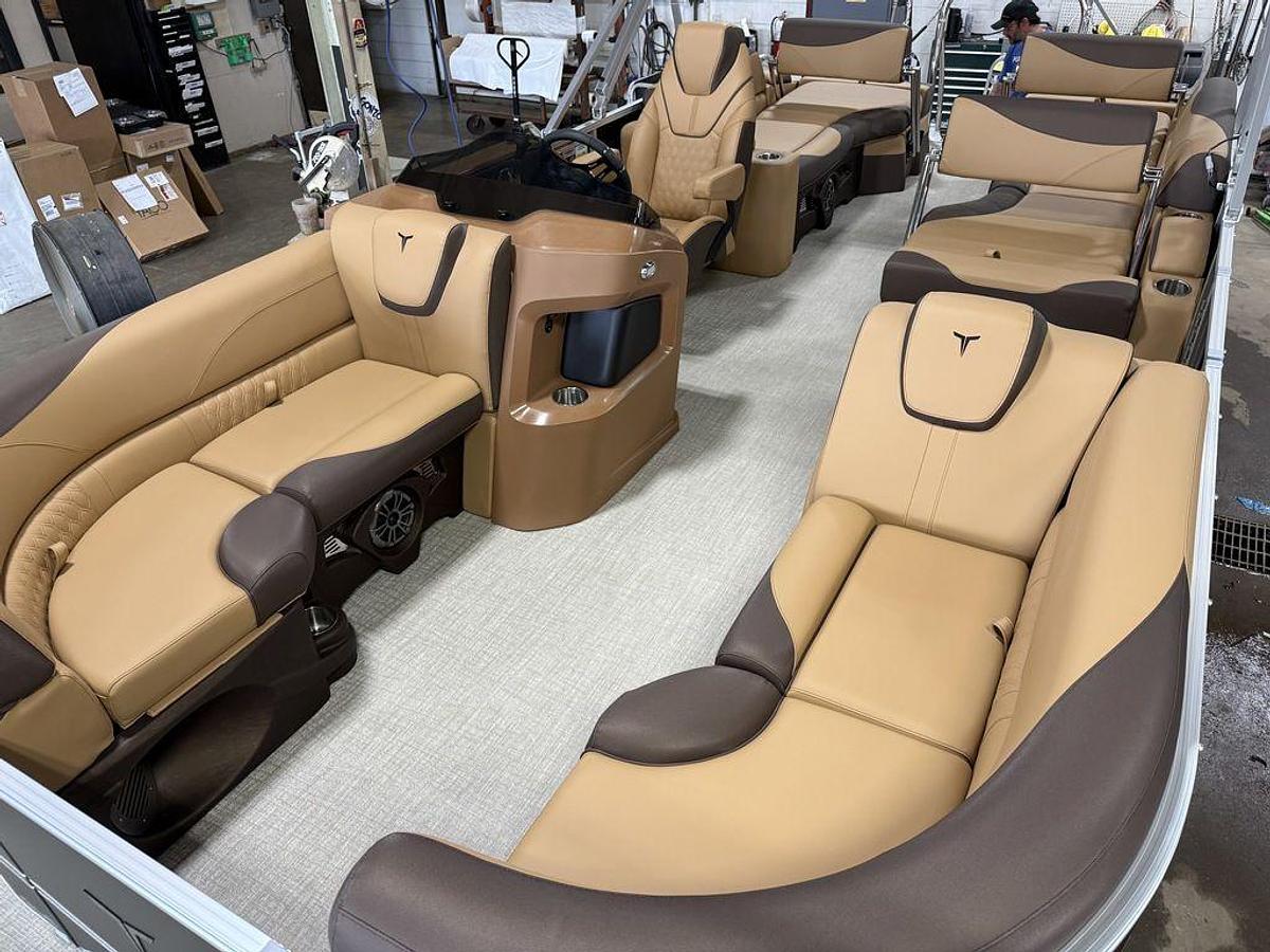 2025 Tahoe Pontoons LTZ 2385 Quad Lounge Shift Flip & Honda 4-Stroke EFI