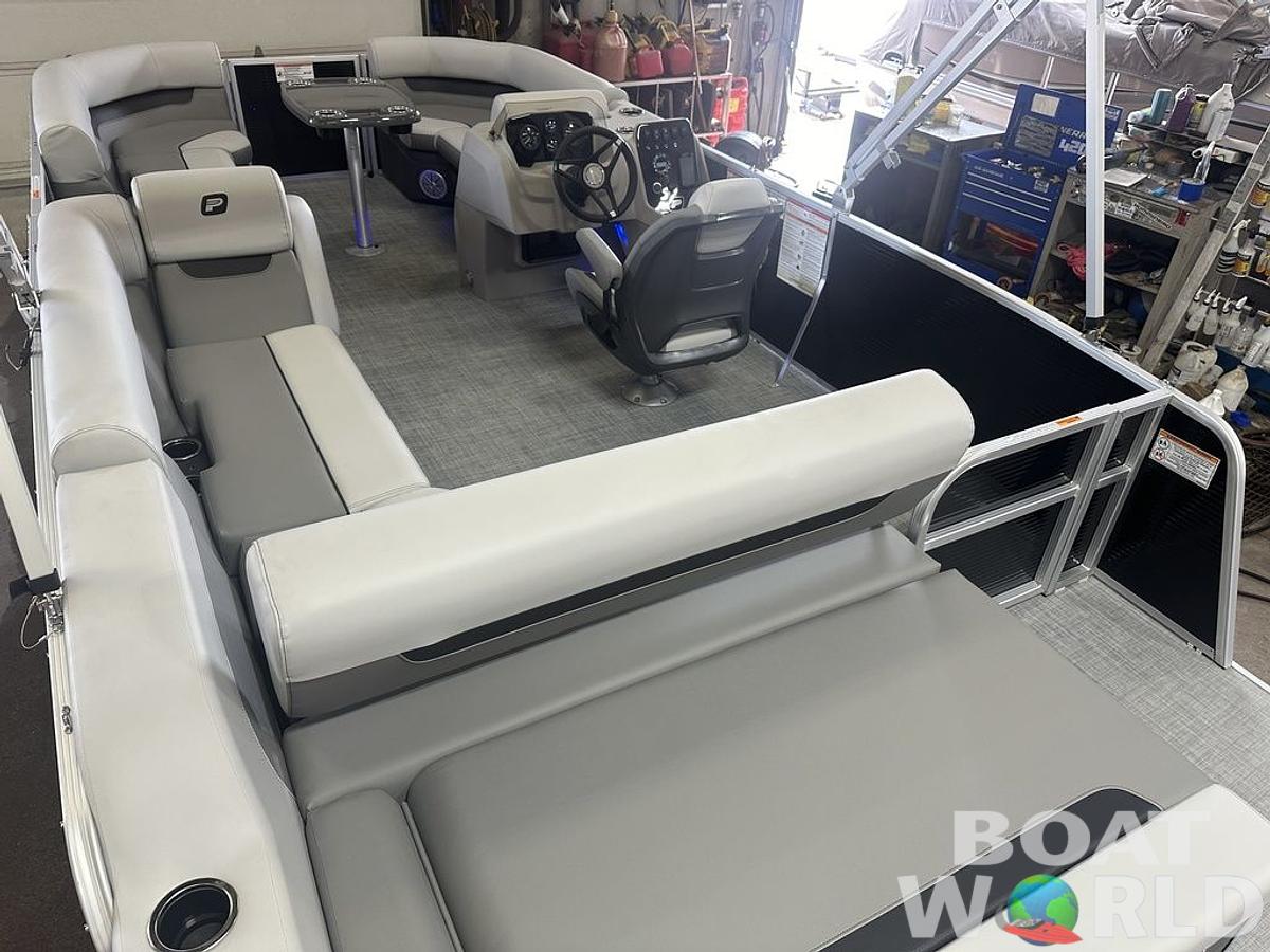 2025 Princecraft Vectra 21 RL Lounge Swingback & Mercury 4-Stroke EFI