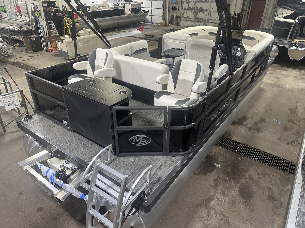 2025 Montego Bay 8522 Fish & Cruise Deluxe Pontoon & Honda 4-Stroke EFI