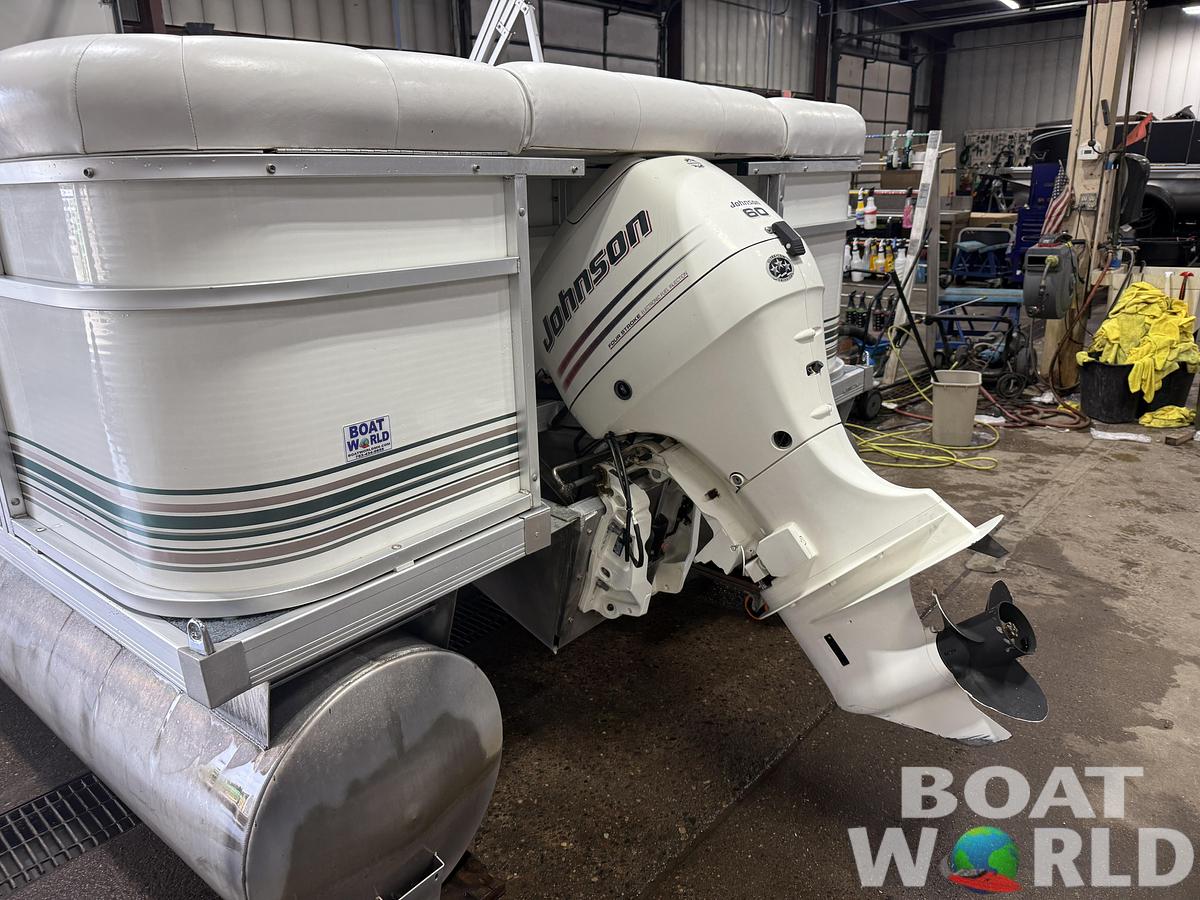 Used 2003 Weeres 200 SunTanner & 60HP Johnson 4Stroke -$11,995