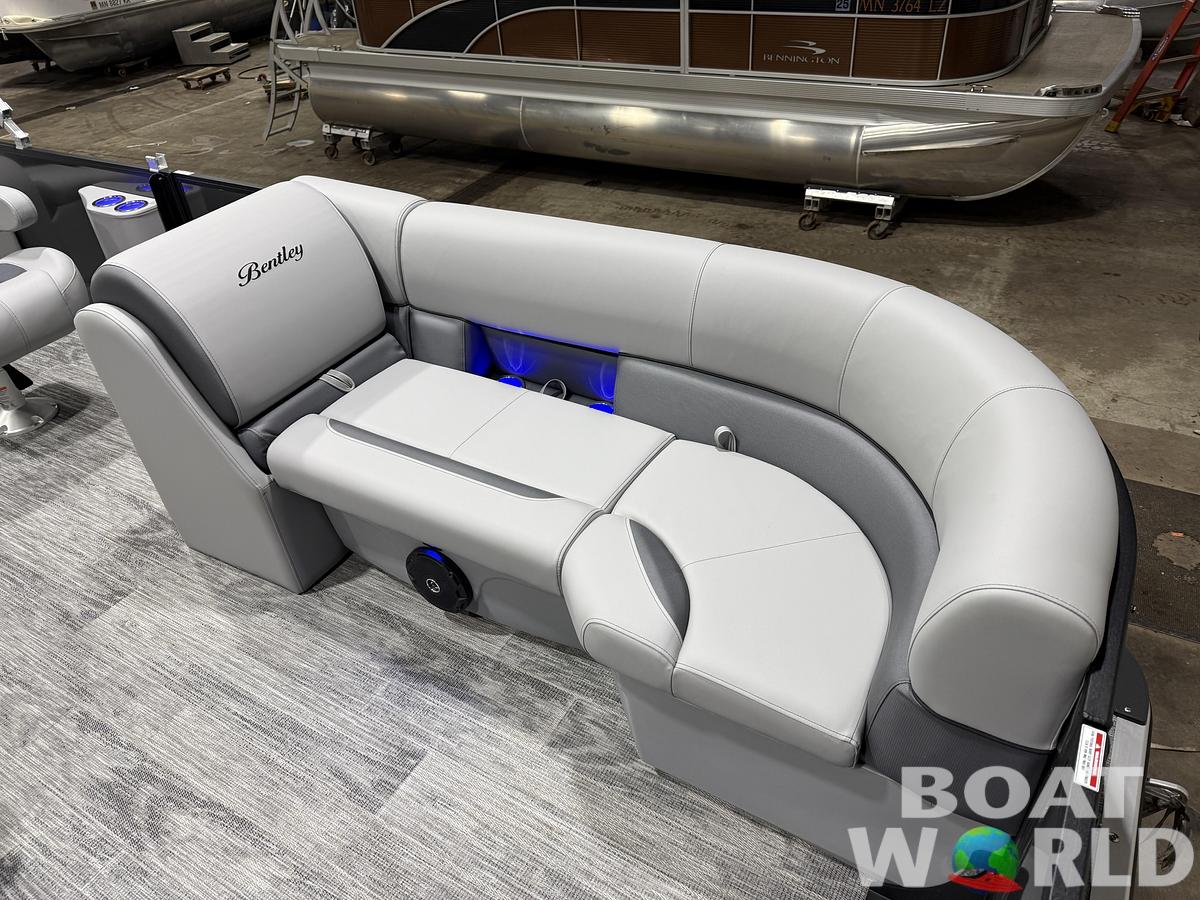 2026 Bentley Pontoons Legacy 220 Swingback 
