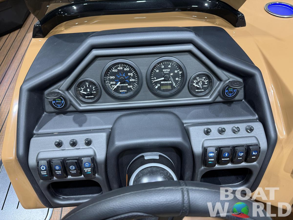 2026 Bentley Legacy 300hp Swingback 243 Tritoon $68995