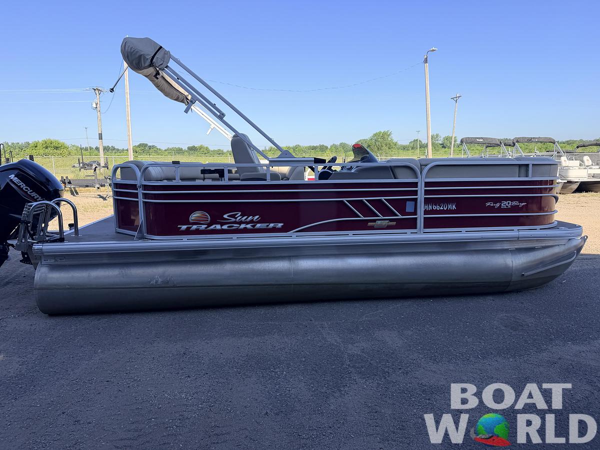 Used 2023 Sun Tracker Party Barge 20 DLX & 90HP Mercury 4Stroke -$27,995