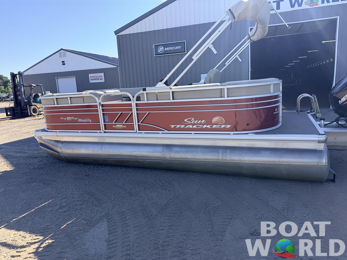 Used 2023 Sun Tracker Party Barge 20 DLX & 90HP Mercury 4Stroke -$27,995