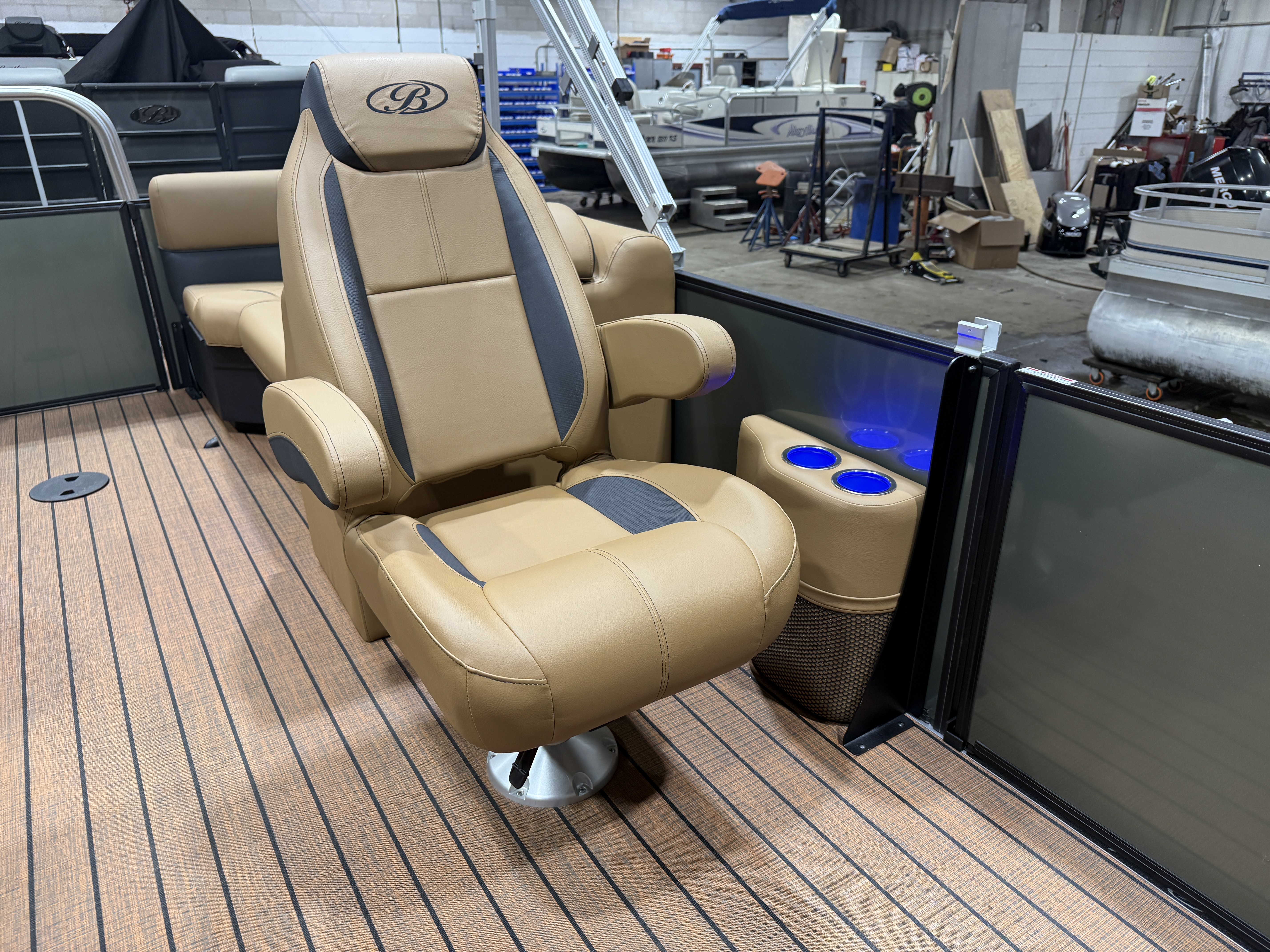 2026 Bentley Legacy 223 Navigator DL Quad Lounge Tritoon $51995