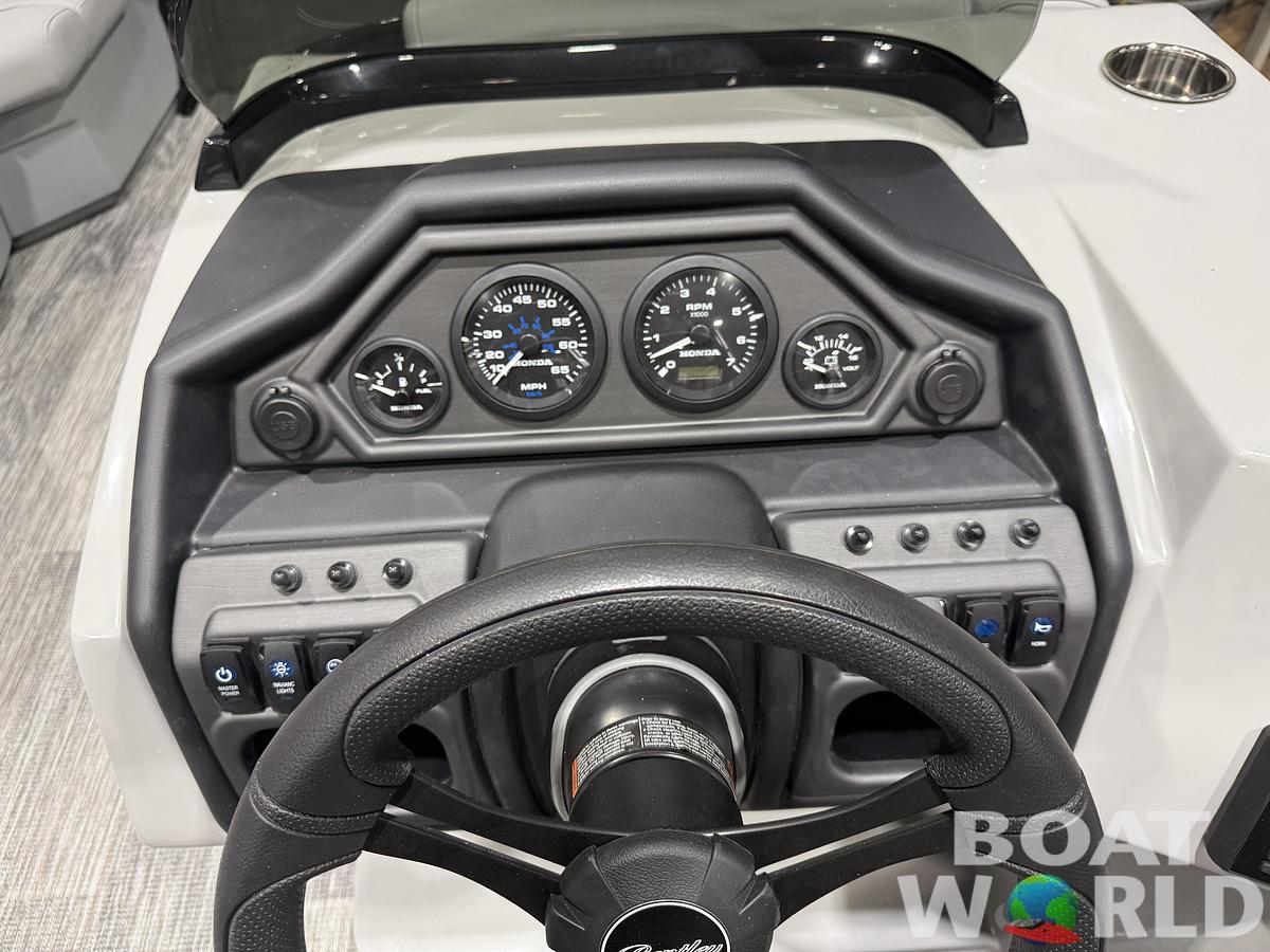 2026 Bentley Pontoons Legacy 220 Navigator Quad Lounge