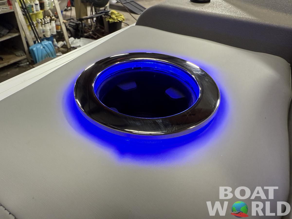 2025 Tahoe Pontoons Cascade 2385 Quad Lounge Shift Flip Tritoon & Honda 4-Stroke EFI