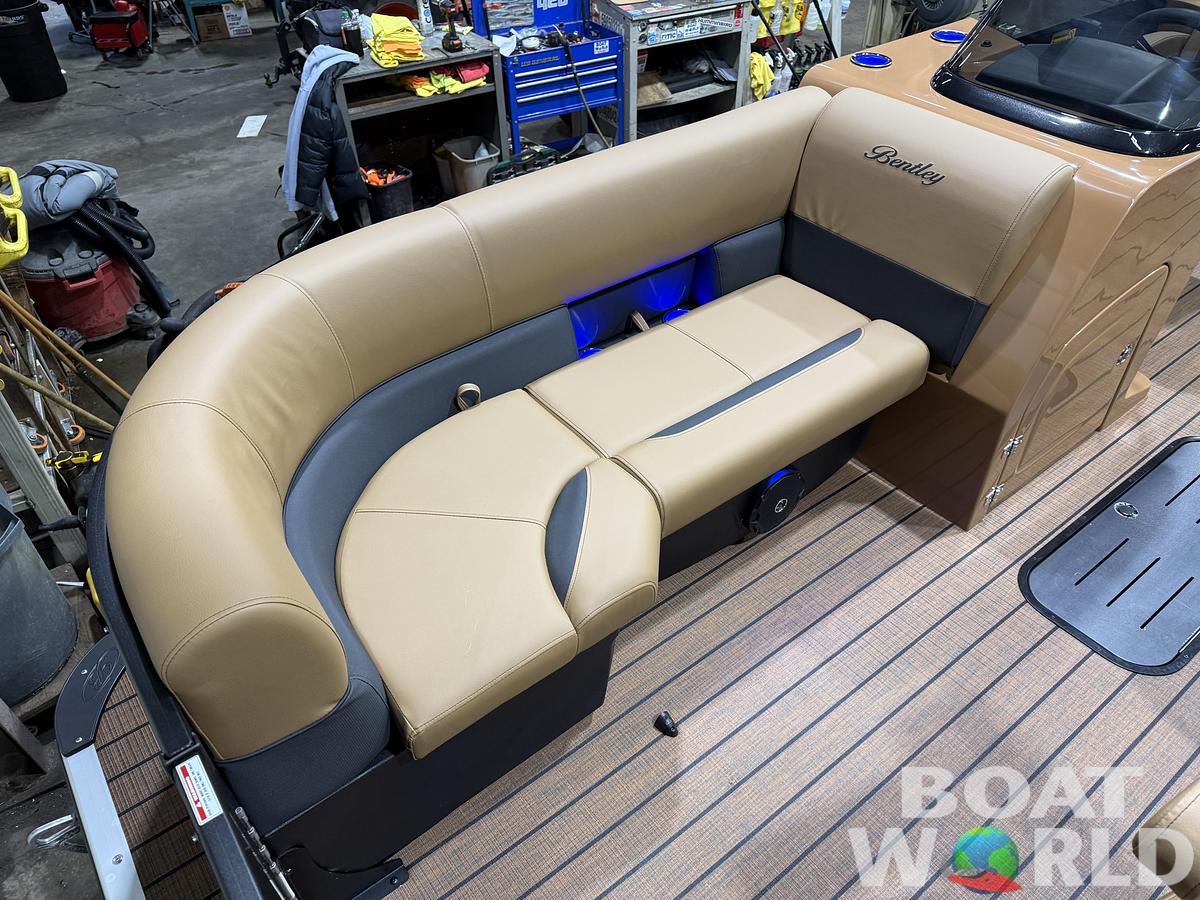 2026 Bentley Pontoons Legacy 223 Navigator DL Quad Lounge Tritoon 