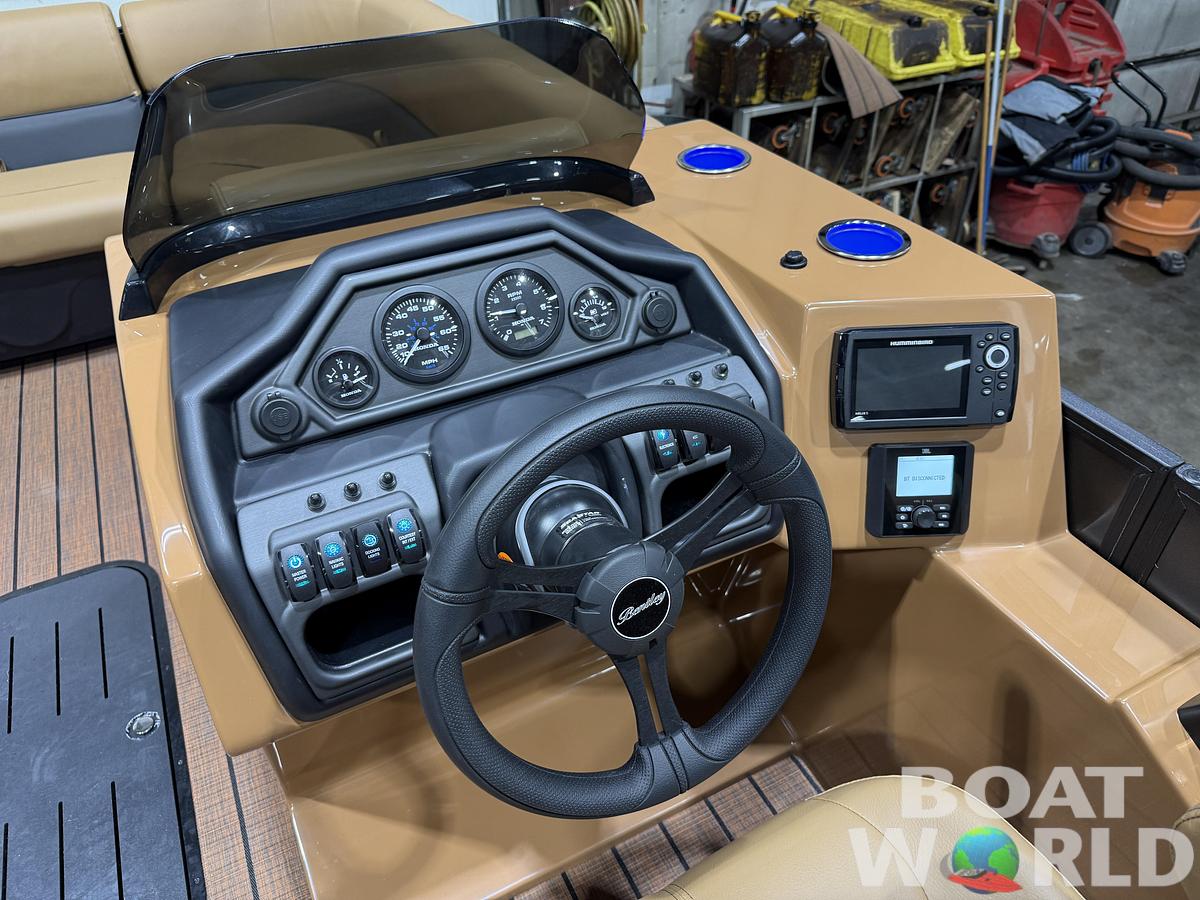 2026 Bentley Legacy 300HP Navigator Quad Lounge Tritoon $67995