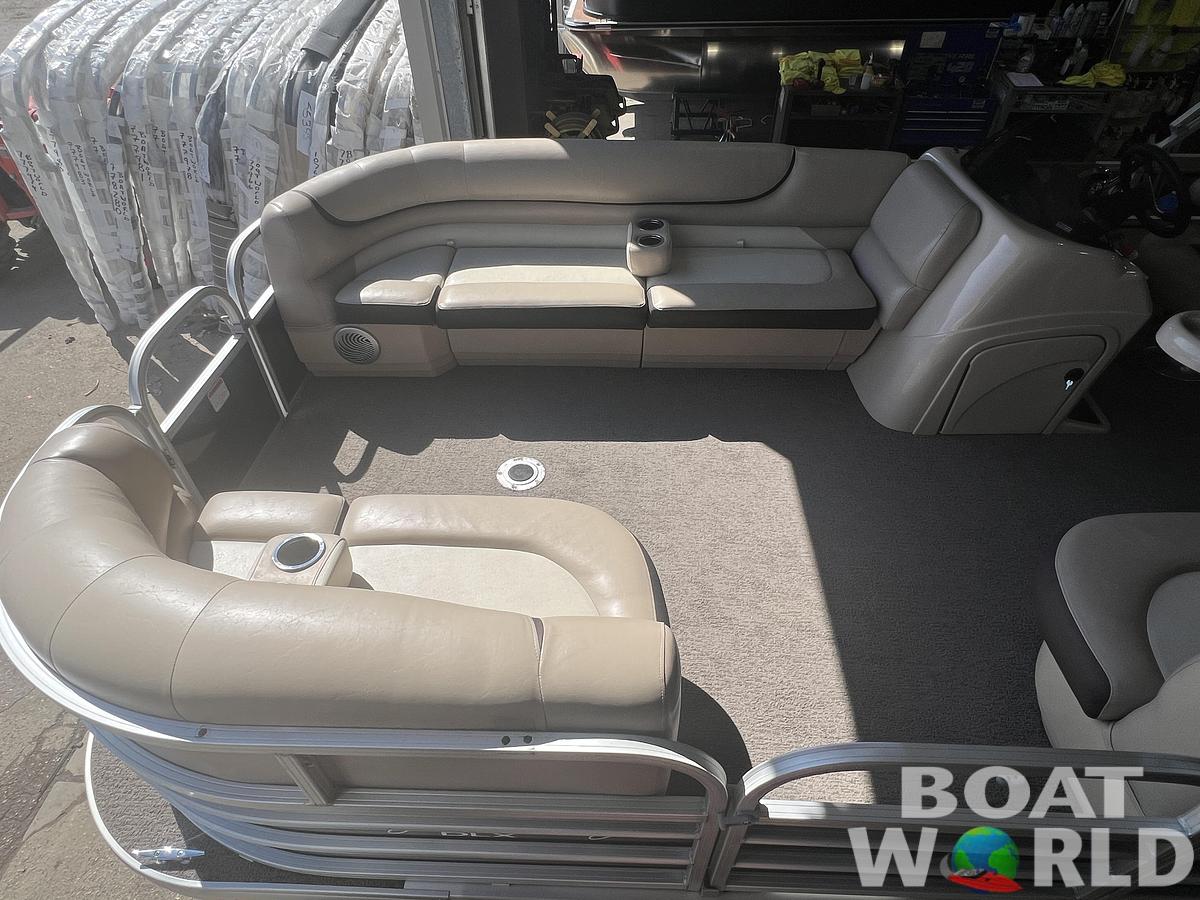 Used 2016 Sun Tracker Party Barge 22 DLX XP3 Tritoon & 150HP Mercury 4Stroke