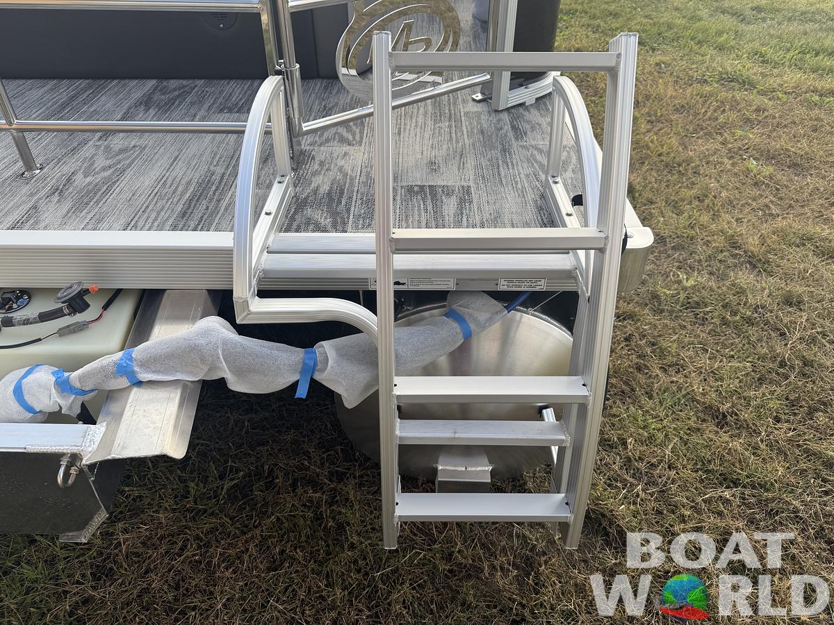 2026 Montego Bay 8522 Swingback Deluxe Pontoon