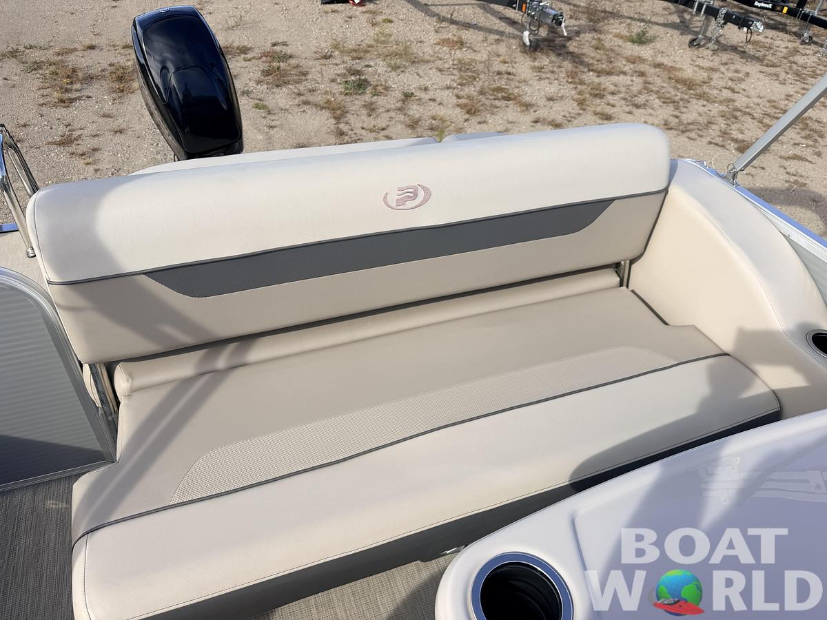 Used 2020 Princecraft Vectra 21 Rear Lounge Dinette Pontoon & 60HP Mercury 4Stroke -$24,995