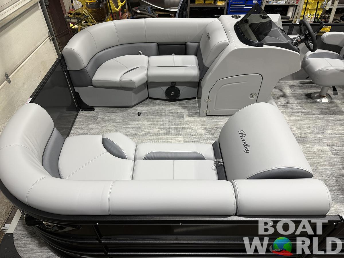 2026 Bentley Pontoons Legacy 220 Navigator Quad Lounge