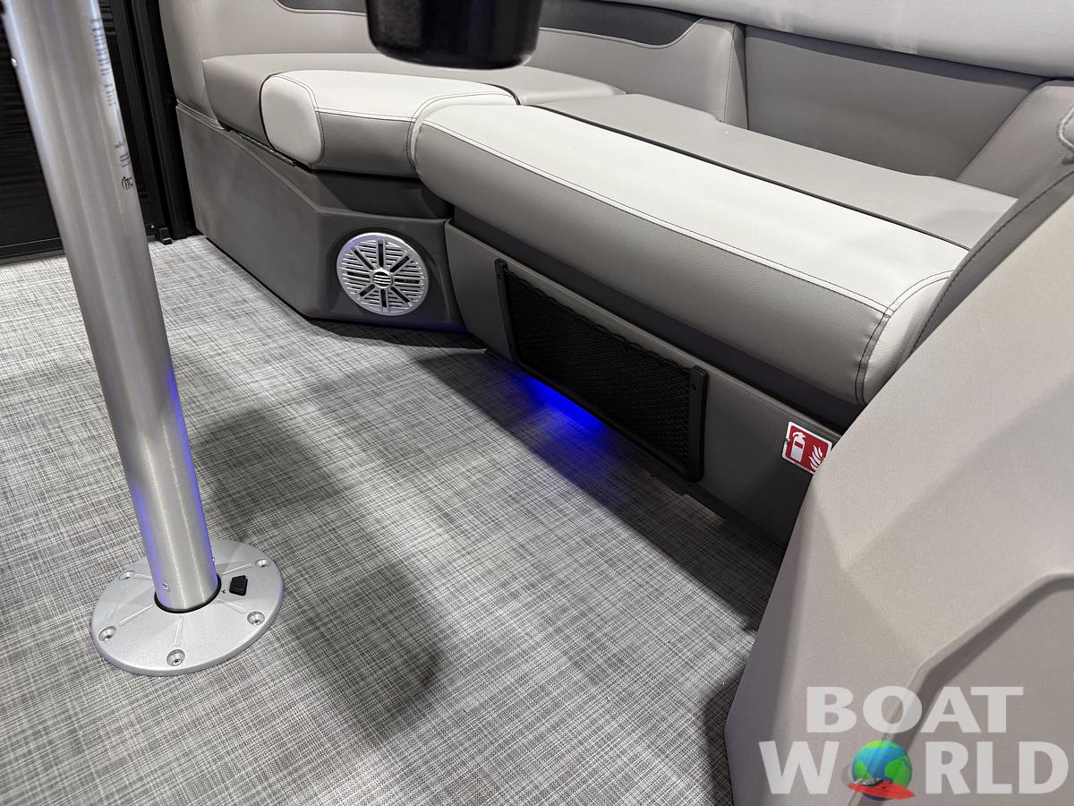 2026 Princecraft Vectra 21 RL Swingback Lounge $31995