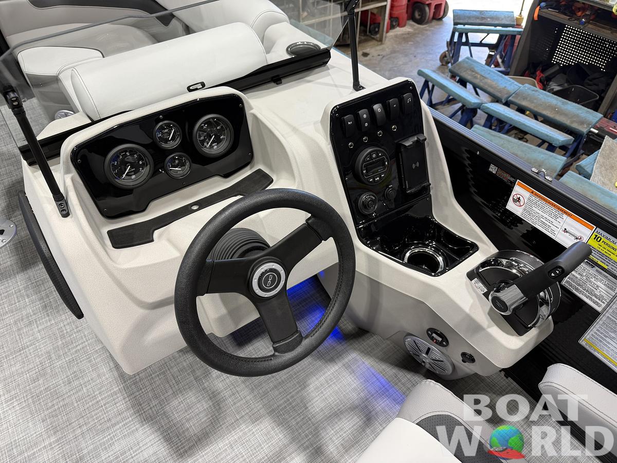 2026 Princecraft Vectra 21 RL Swingback Lounge $31995