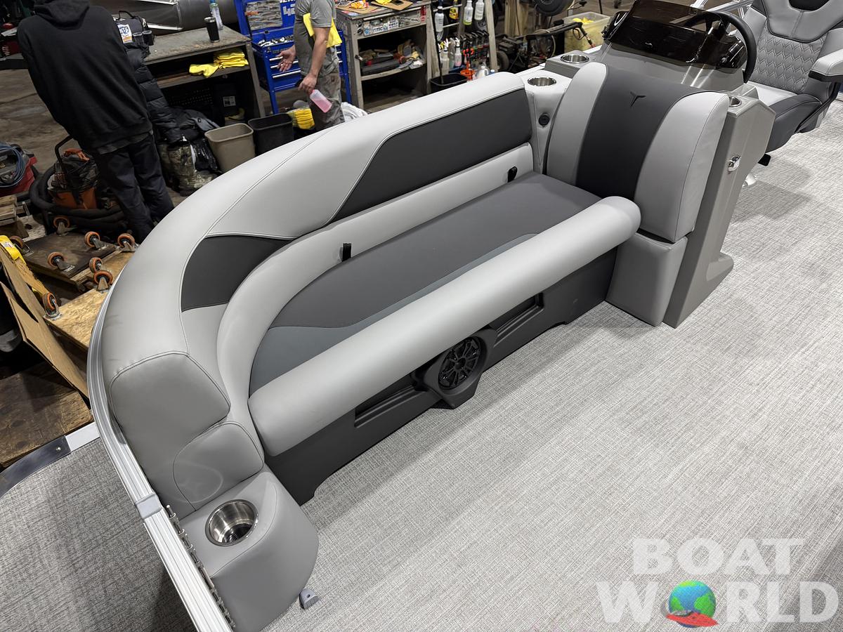 2026 Tahoe Sport VRB 2385 Swingback & 4-Stroke $34995