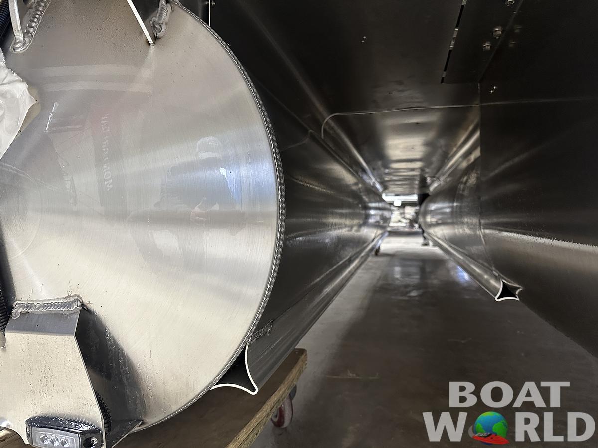 2025 Bentley Pontoons Elite 223 Admiral Quad Lounge Tritoon & Honda 4-Stroke EFI