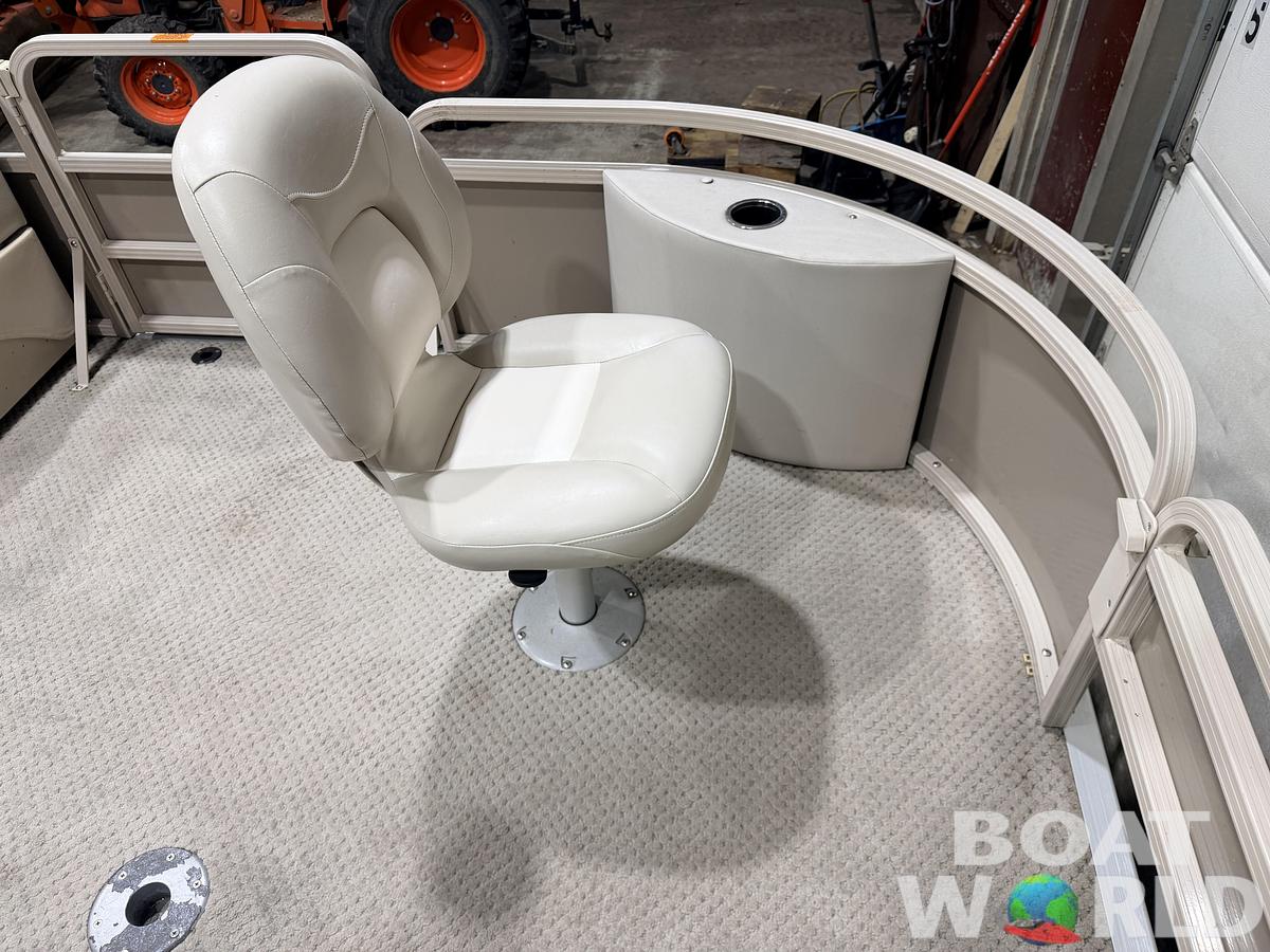 Used 2008 Sylvan Mirage 8520 Party Fish