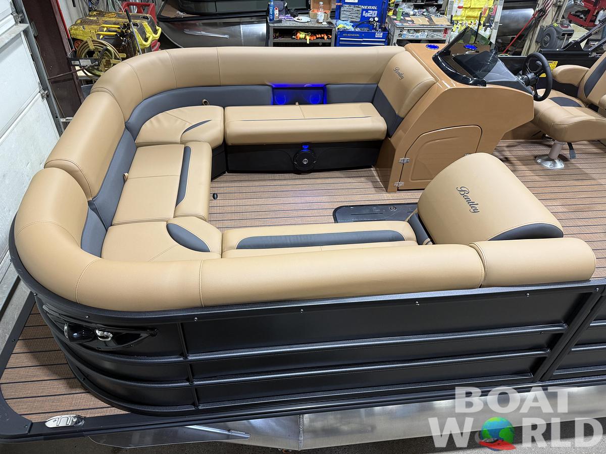 2026 Bentley 300HP Legacy 243 Navigator Tritoon $68995