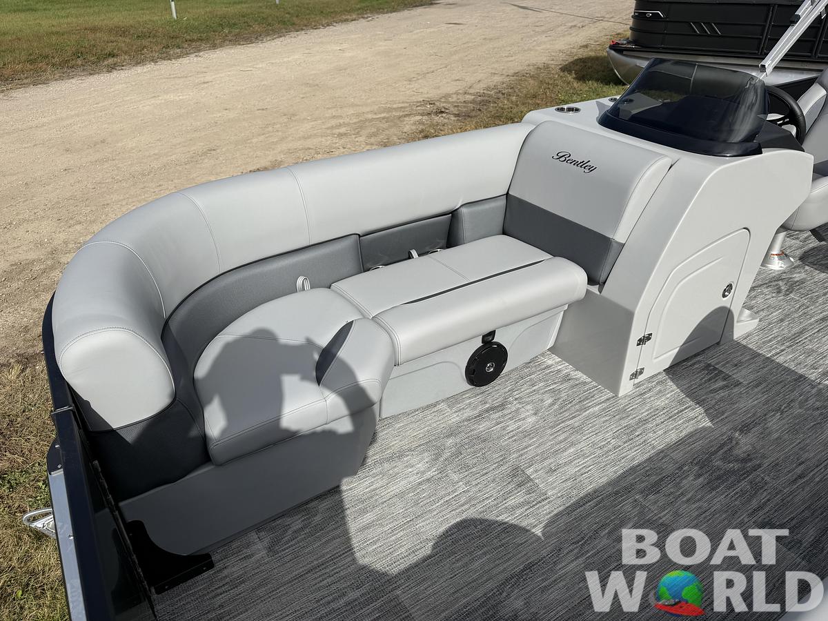 2026 Bentley Pontoons Legacy 220 Swingback 