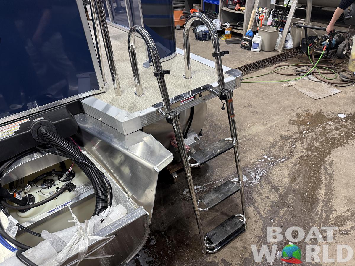 2026 Tahoe Sport 2385 Rear Fish Tritoon $46995