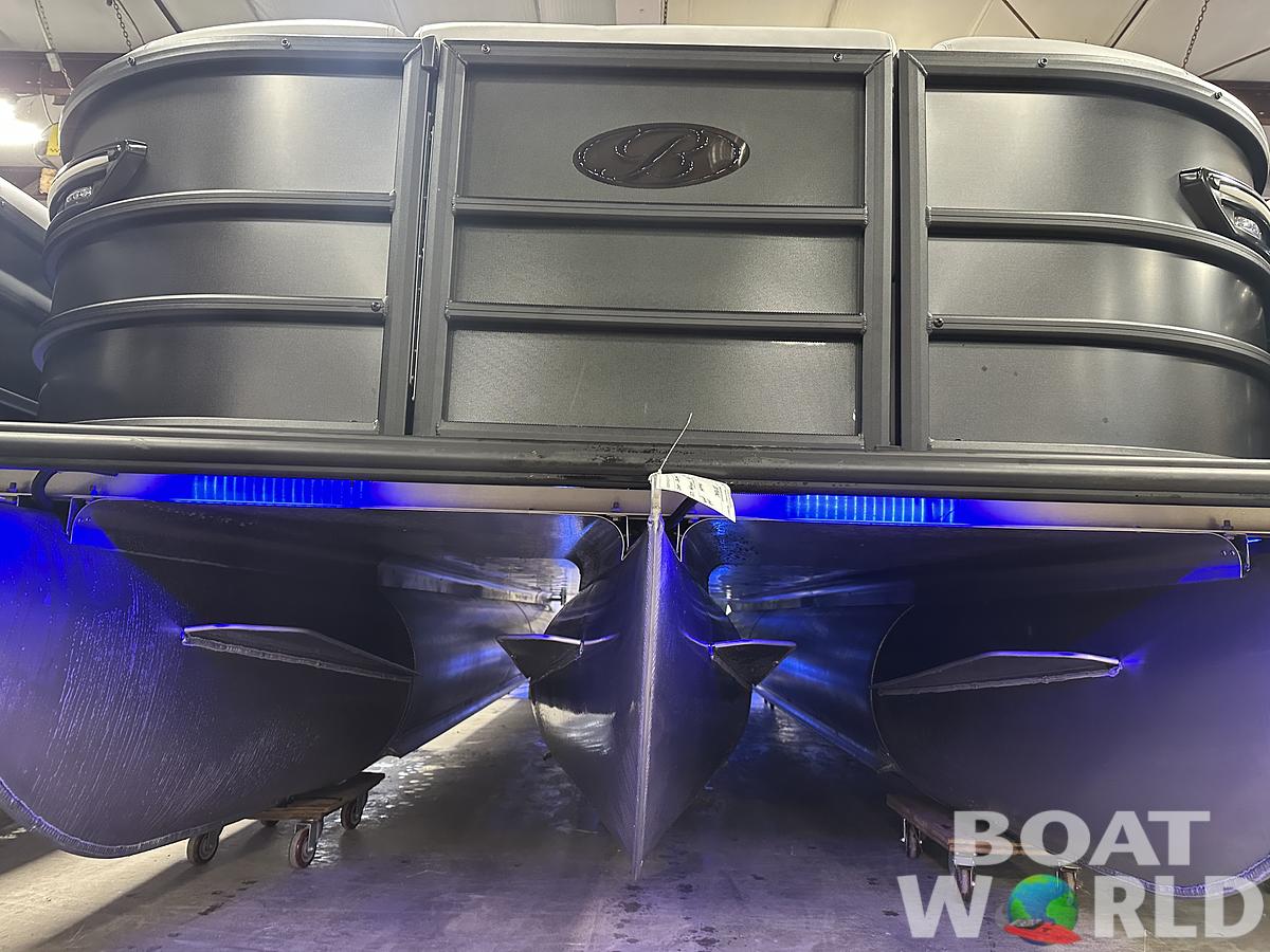 2025 Bentley Pontoons Elite 223 Admiral Quad Lounge Tritoon & Honda 4-Stroke EFI