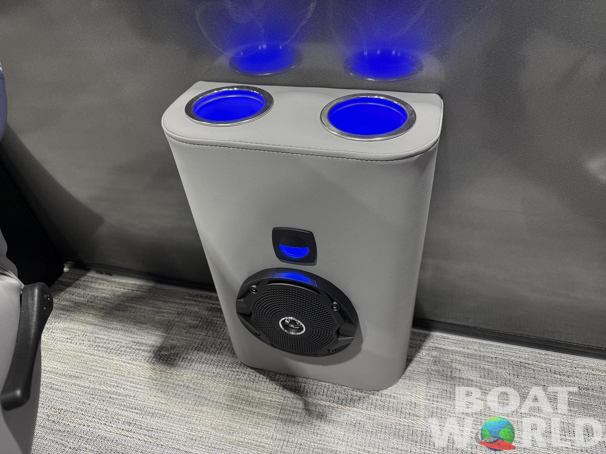 2026 Bentley Pontoons Legacy 220 Navigator DL Quad Lounge