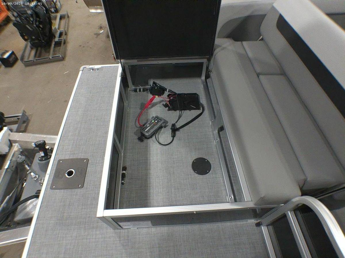 2025 Princecraft Vectra 23 RL Swingback Lounge Pontoon & Mercury 4-Stroke EFI